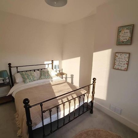 Abertillery Modern 4-Bedroom Townhouse With Private Garden מראה חיצוני תמונה