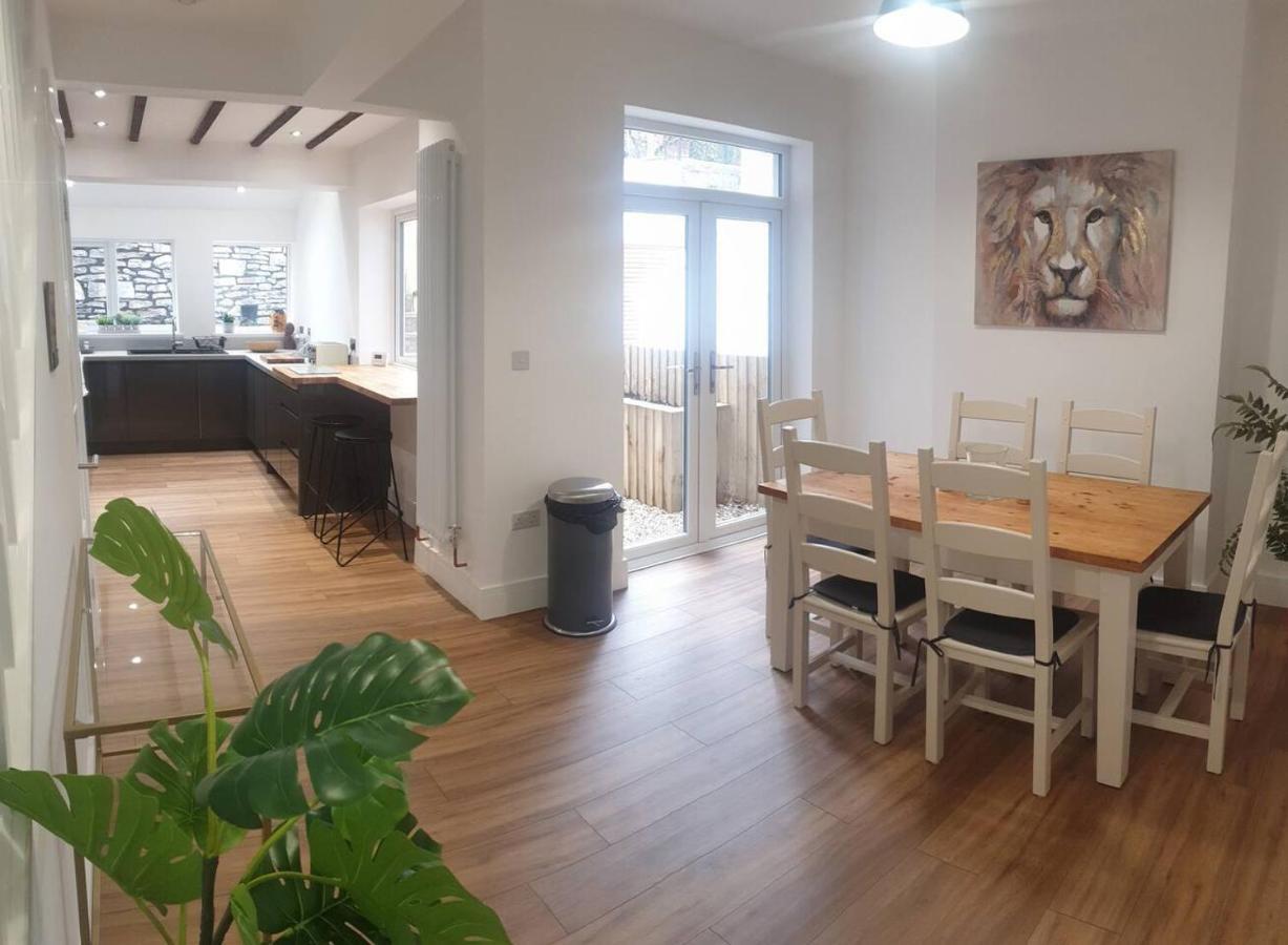 Abertillery Modern 4-Bedroom Townhouse With Private Garden מראה חיצוני תמונה