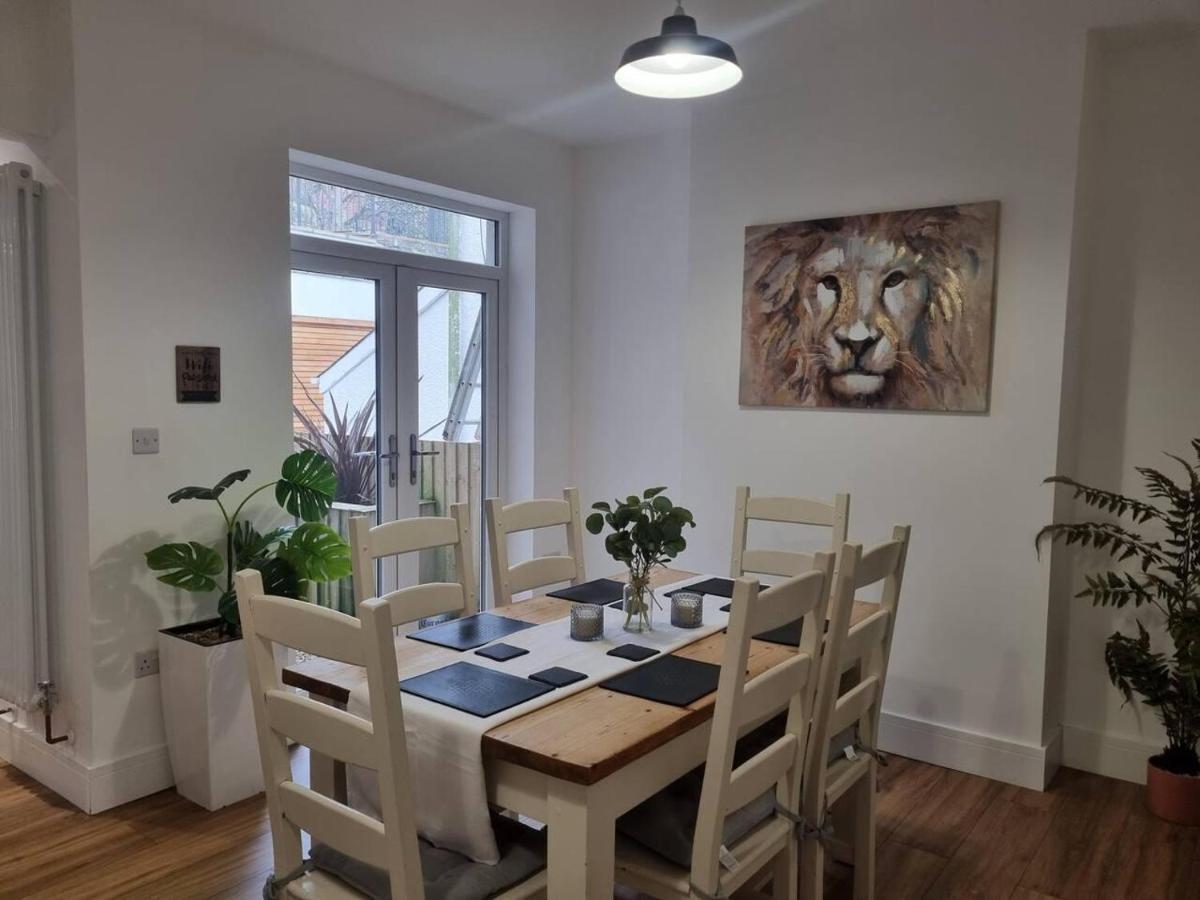 Abertillery Modern 4-Bedroom Townhouse With Private Garden מראה חיצוני תמונה
