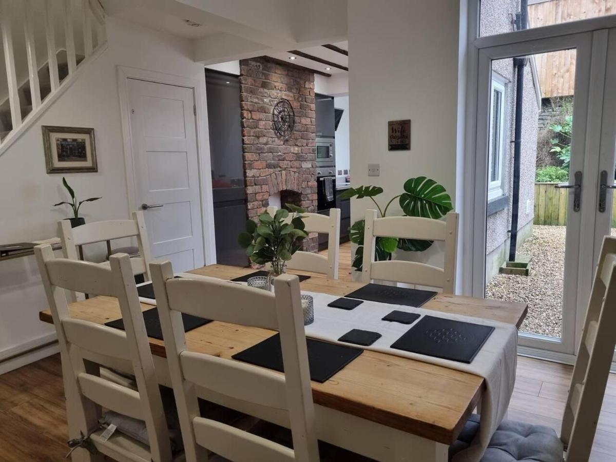 Abertillery Modern 4-Bedroom Townhouse With Private Garden מראה חיצוני תמונה