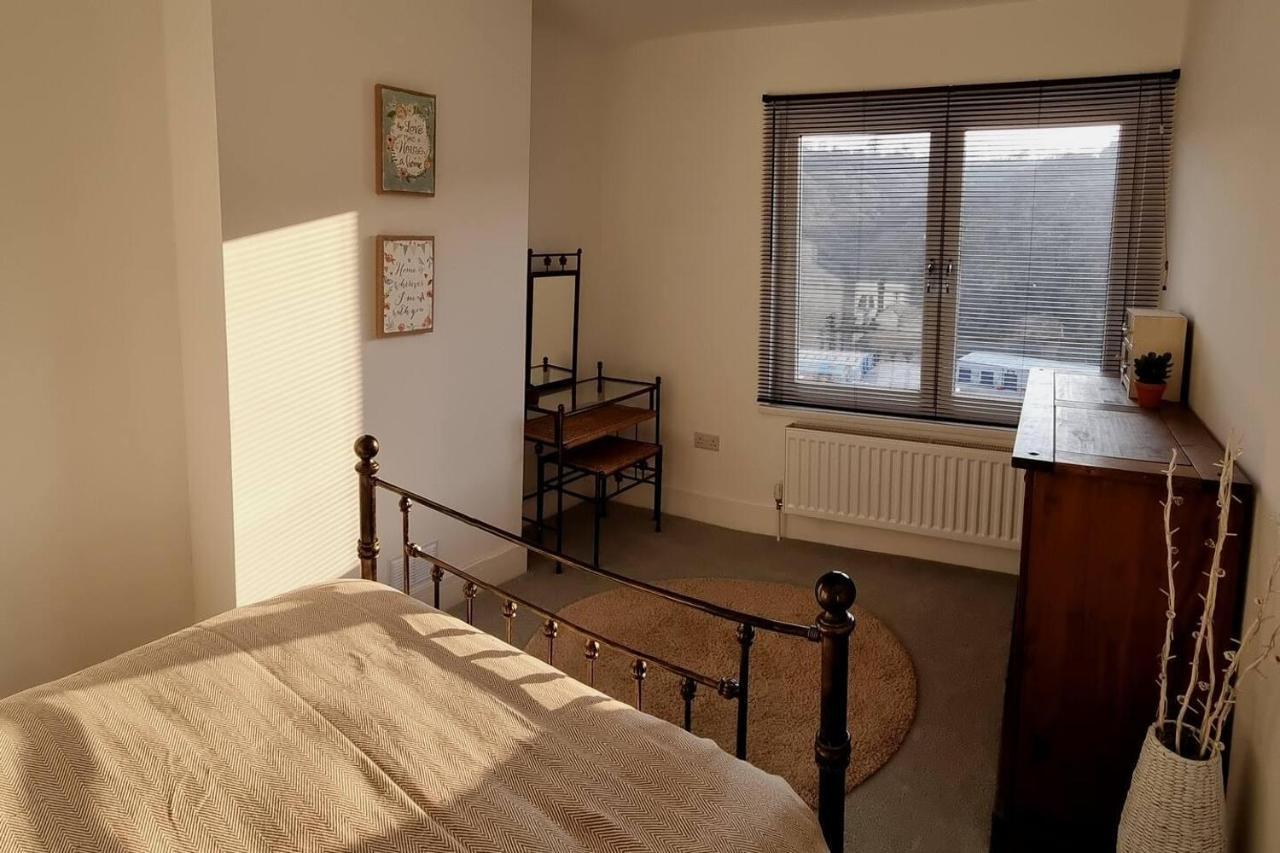 Abertillery Modern 4-Bedroom Townhouse With Private Garden מראה חיצוני תמונה