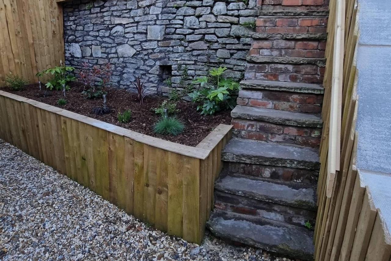 Abertillery Modern 4-Bedroom Townhouse With Private Garden מראה חיצוני תמונה