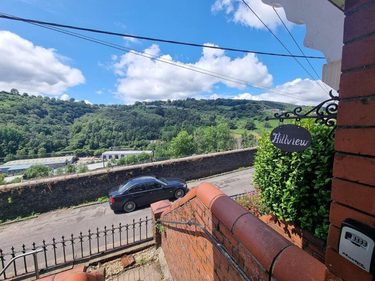 Abertillery Modern 4-Bedroom Townhouse With Private Garden מראה חיצוני תמונה